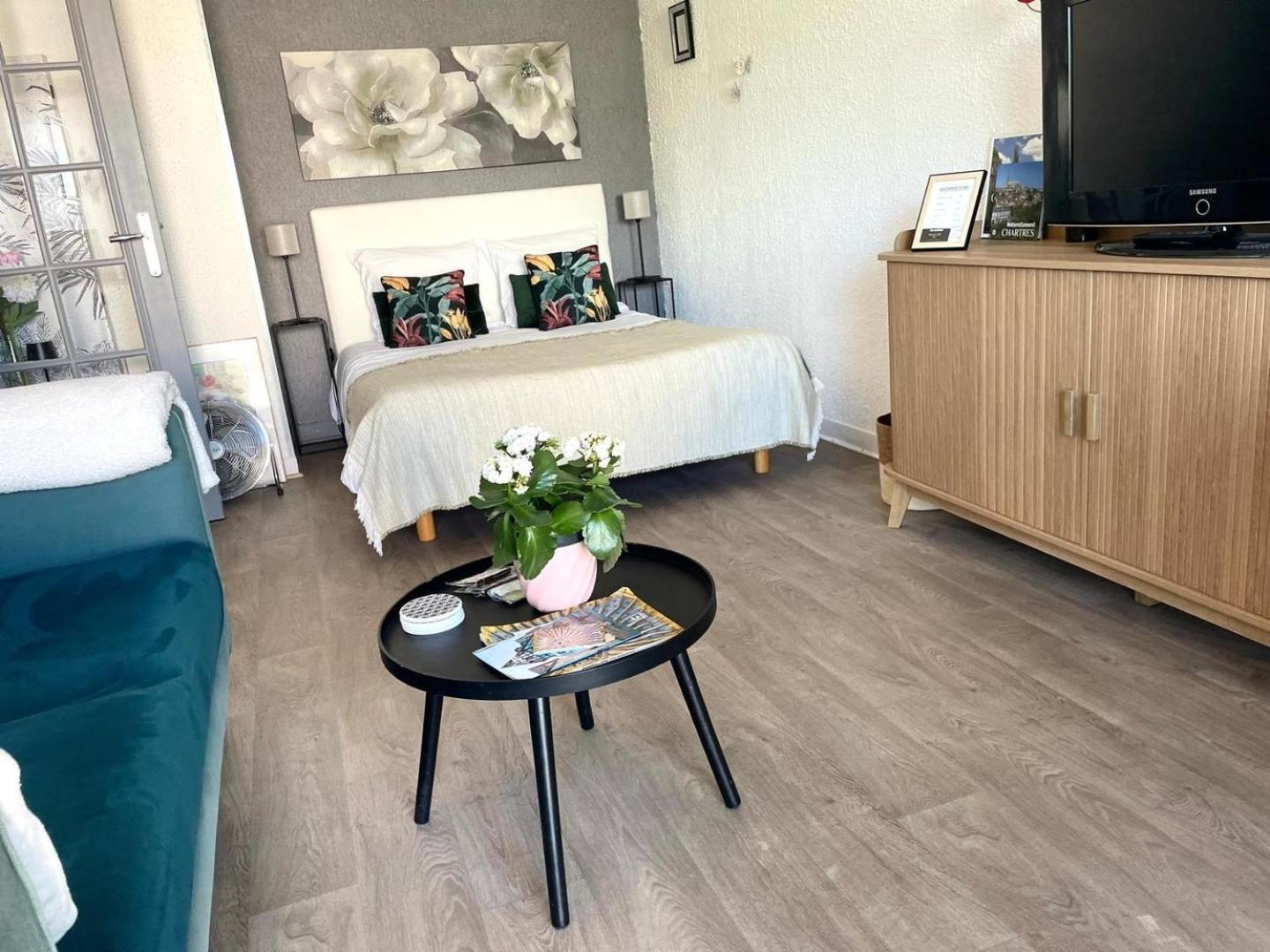 Le Clos Pichot - Studio Avec Balcon, Parking Prive - 5Mn Gare Chartres Zewnętrze zdjęcie